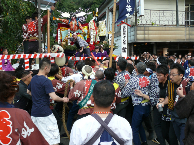 �w�ʂ�ƁA�{���Ԃ���