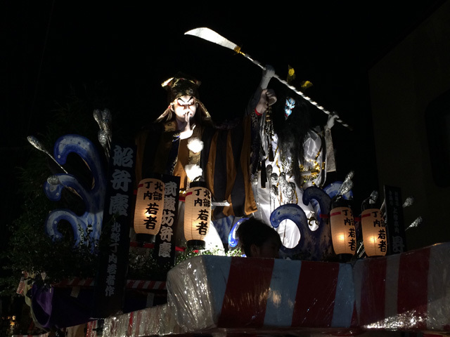 �k���������